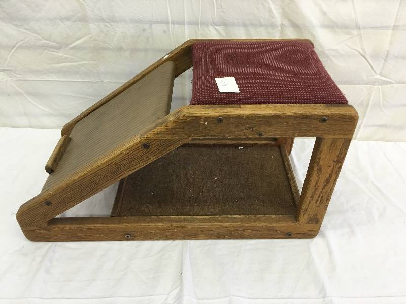 lot 403 image: shoe stool