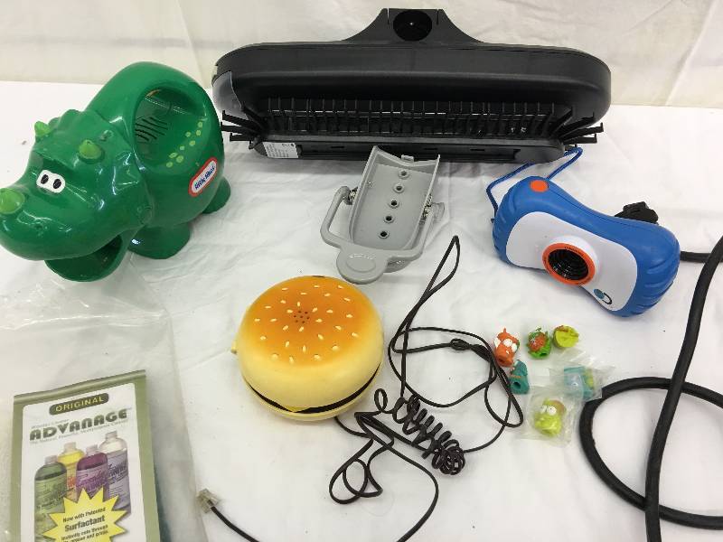 lot 405 image: hamburger phone toy flashlight tie rack
