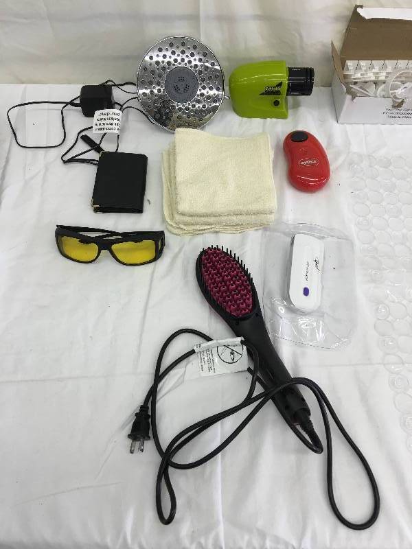 lot 413 image: 3 Simply Straight Ceramic Hair Straightening Brush, BlackPink, deluxe shower head and decorations
