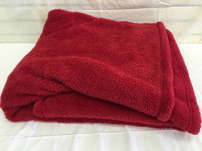 lot 416 image: fuzzy queen blanket
