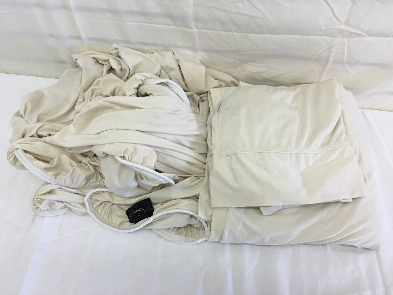 lot 422 image: queen tan sheets