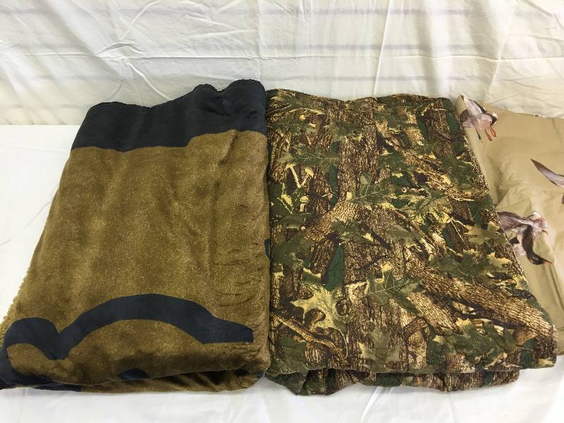 lot 423 image: browning sheets and blankets queen
