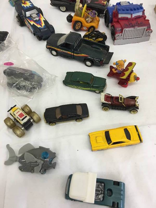 lot 432 image: box of hot wheels cars