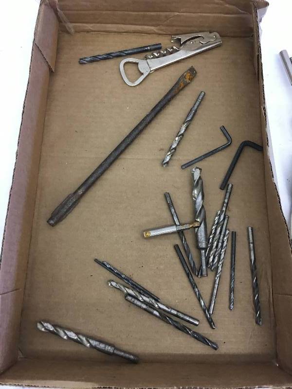 lot 459 image: drill bits and tin snip