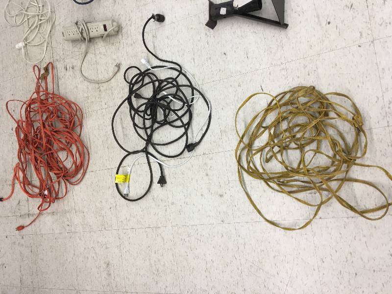 lot 469 image: extension cords x6