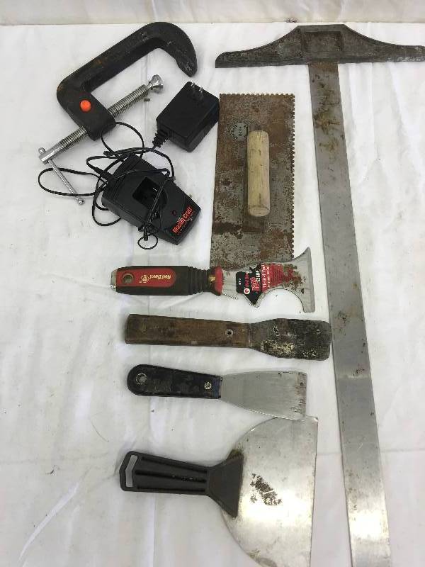 lot 472 image: clamp square mastercraft battery charger