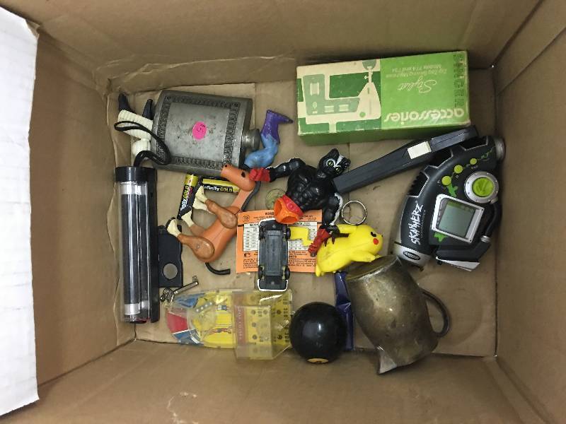 lot 488 image: lot of misc items, extension cord
