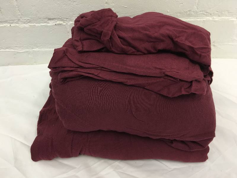 lot 546 image: red queen sheets