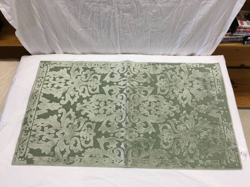 lot 565 image: 2 rugs