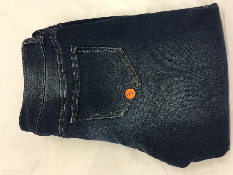 lot 572 image: maurices large-short jeggings