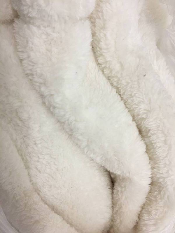 lot 597 image: full soft blanket