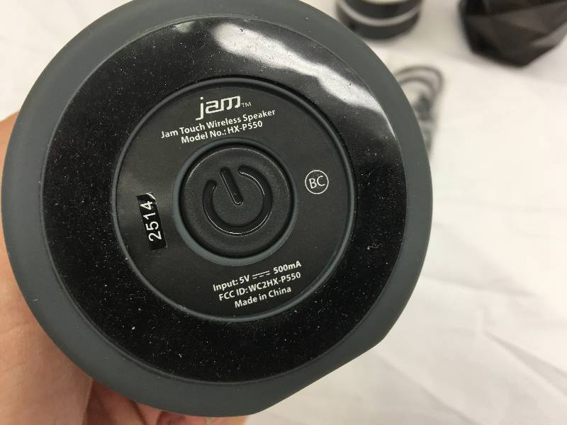 lot 599 image: bluetooth speakers x3
