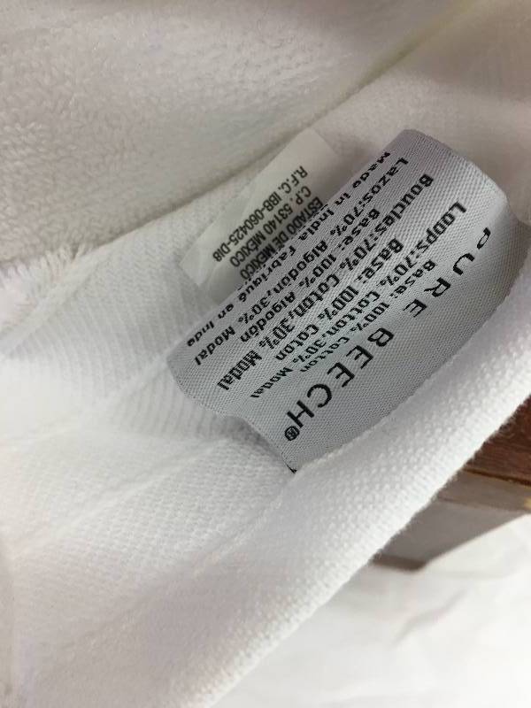 lot 620 image: 2 pure beech towels and basket