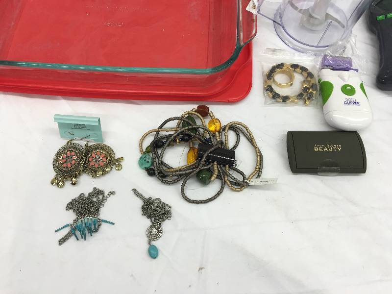 lot 635 image: pyrex dish,jewelry,clock