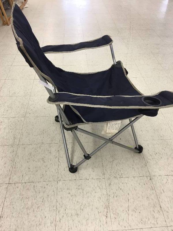 lot 638 image: blue folding chair