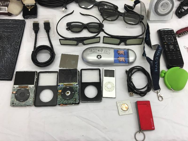lot 642 image: ipods,computer,samsung 3d glasses,candelabra