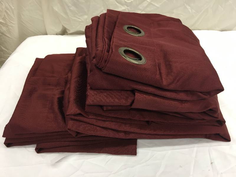 lot 660 image: 4 blackout curtains