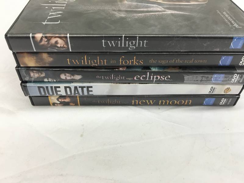 lot 678 image: lot of 5 dvds