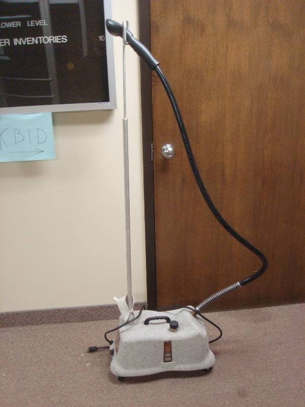 lot 11 image: Jiffy Steamer Model J-4000, Used, Does Not Work Right, I Believe It Leaks, SOLD AS IS FOR PARTS