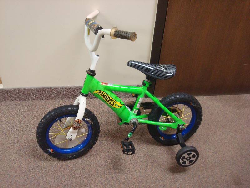 lot 12 image: Kids Hot Wheels Bike, Used, Some Wear, Missing Training Wheel