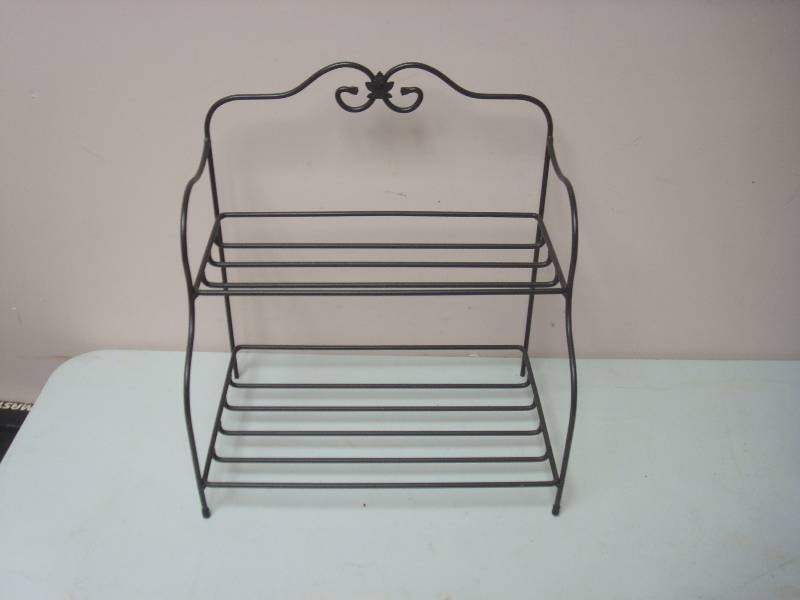 lot 23 image: Small Metal Rack