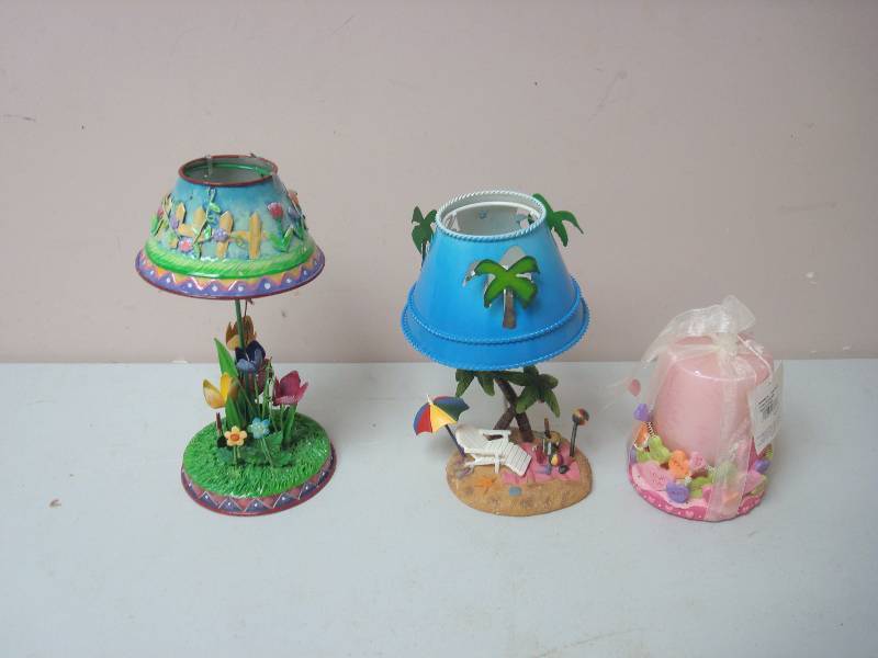 lot 27 image: Pair Of Tea Lite Lamps And Heart Candle