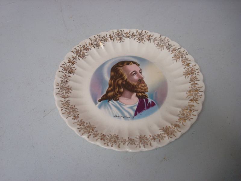 lot 42 image: Jesus Decor Plate, Has A Small Chip