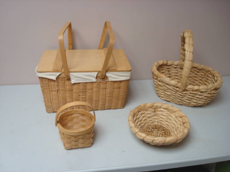 lot 49 image: Lot Of Baskets