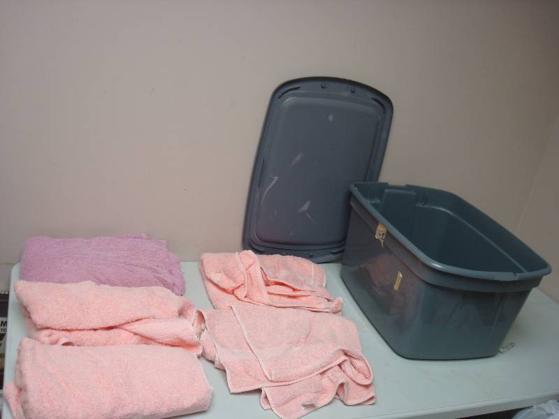 lot 59 image: Bin With Pink Towels, Good Condition