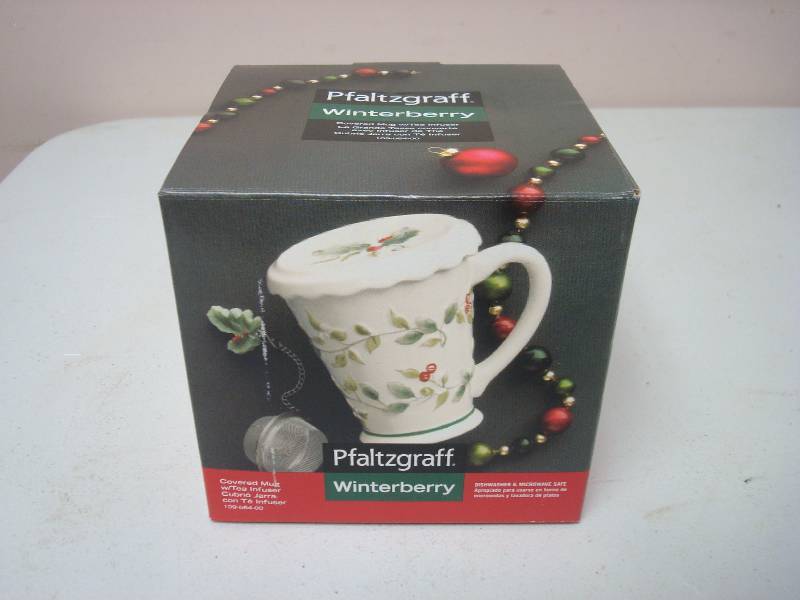 lot 65 image: Pfaltzgraff Winterberry Tea Infuser Covered Mug