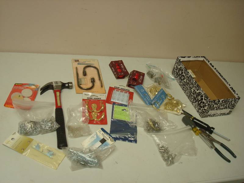 lot 78 image: Lot Of Tools And Hardware
