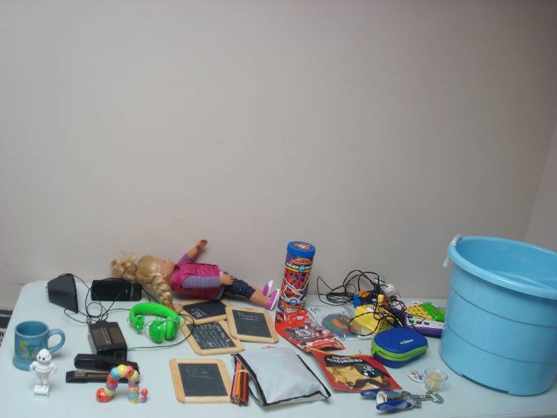 lot 80 image: Blue Round Bin With Some Mixed Items