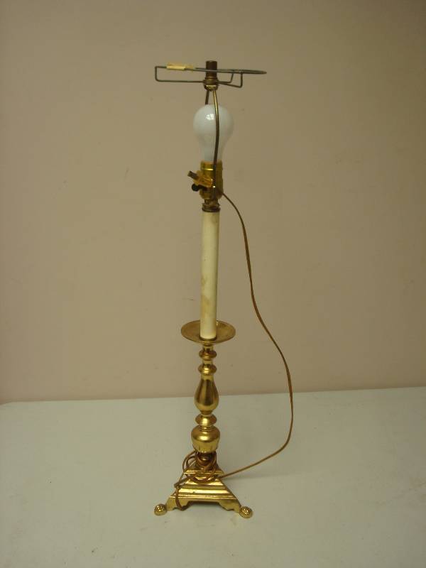 lot 87 image: Lamp With Metal Base, Might Be Brass, Works, No Shade