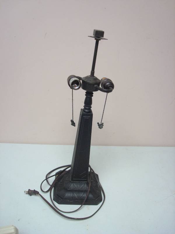 lot 89 image: Metal Base Lamp, Used, Untested