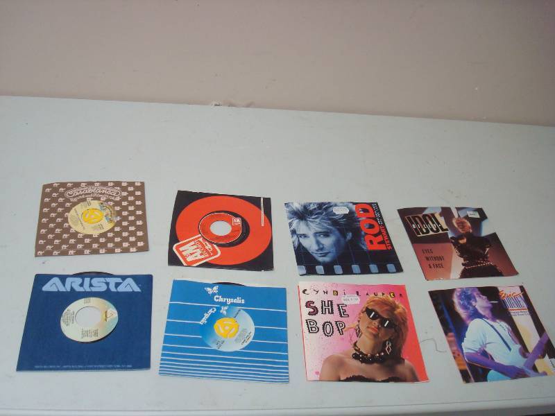 lot 18 image: Lot Of 8 Small 45 Records In Sleeve, Rod Stewart, Billy Idol, Other