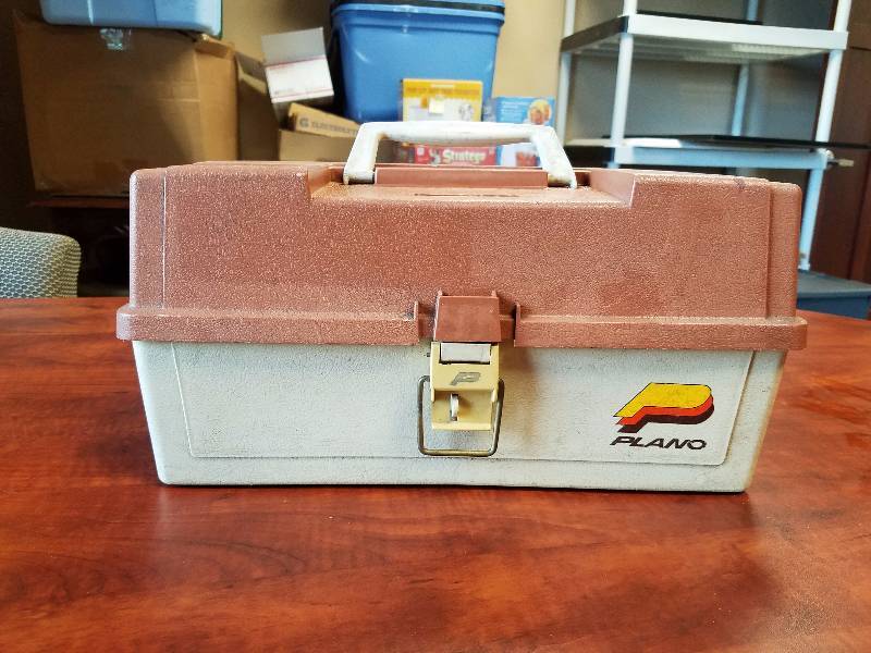 lot 29 image: Set of Fishing supply with a organizer case.