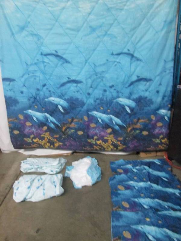 Alcove Dolphin Cove Bed Set and Accessories - Queen
