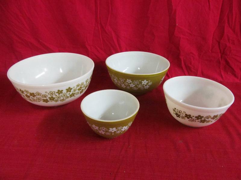Pyrex Bow Set