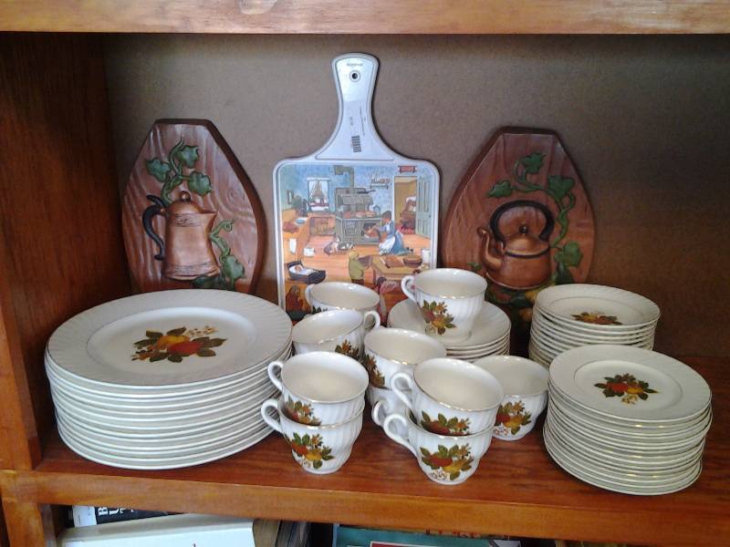 Lot Of English Harvest Wedgewood 60 Pieces With Wall Plaques & Tray