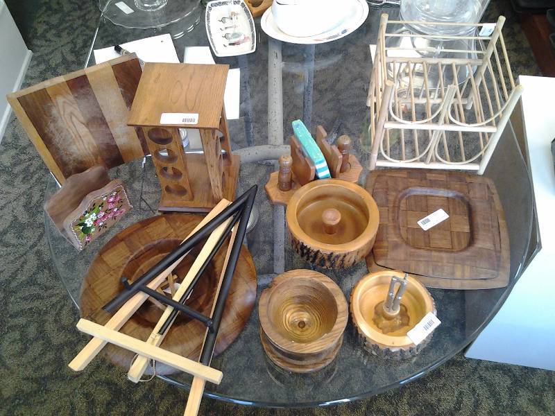 Lot Of Wood Serving Pieces, Easels, Nut Dishes, Bottle Rack, Napkin Rack, More (Bring Boxes)