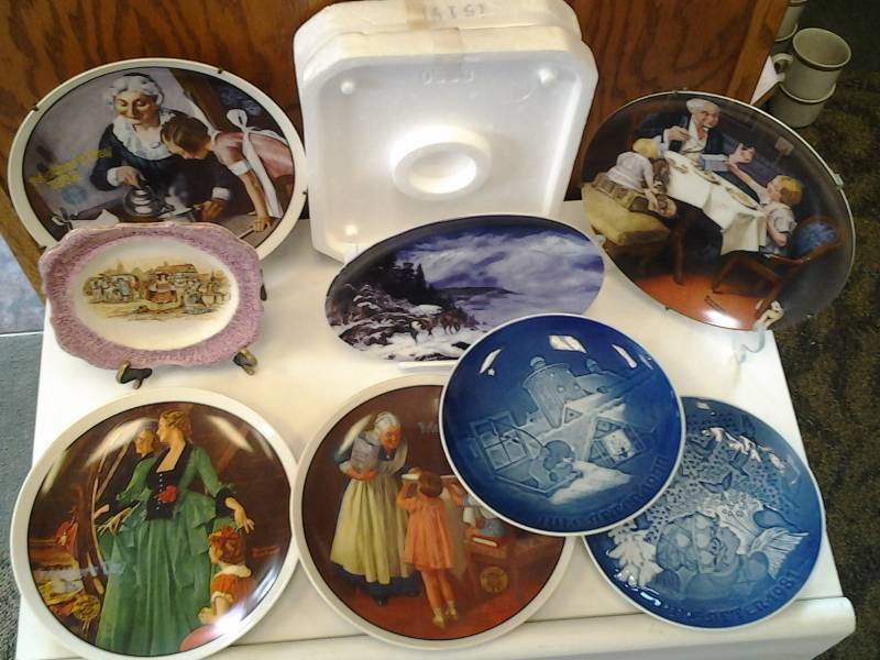 Lot Of 8-Collector Plates & Easels Norman Rockwell & Others