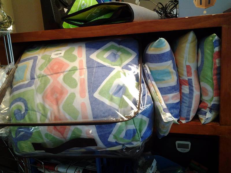 Queen Comforter, Valance, 3-Throw Pillows