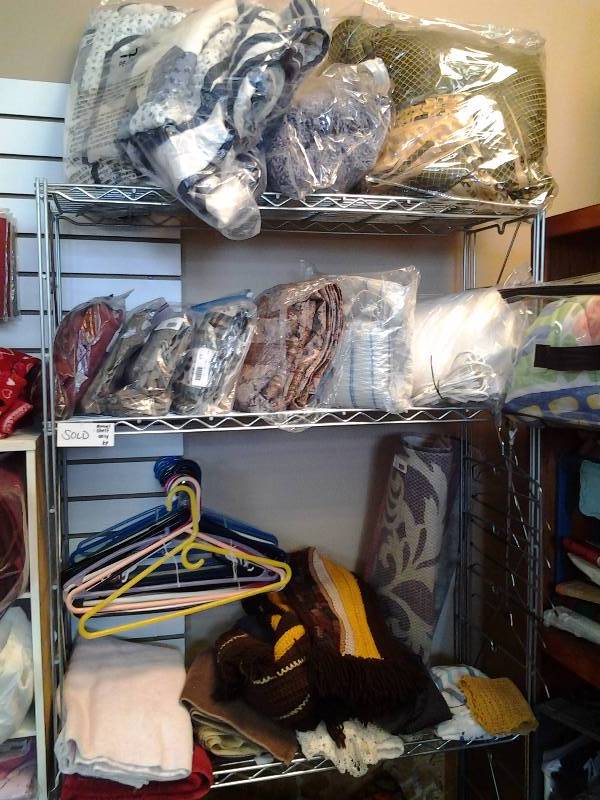 Contents On 3-Shelves Bedding, Curtains, Hangers, Towels