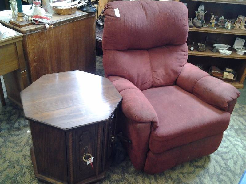 Recliner Chair & Octagon Side Table 22x22x22