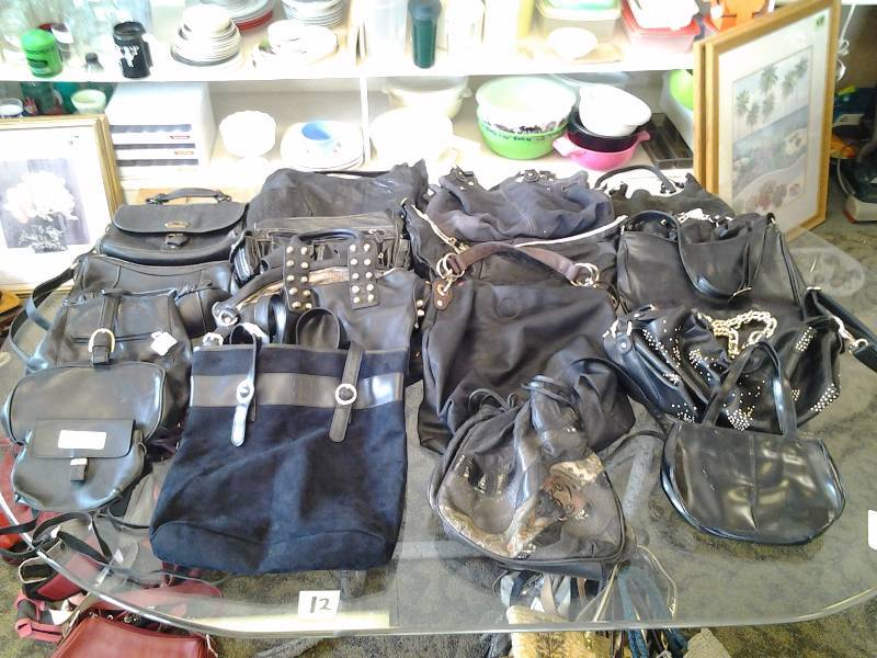 16 Purses (Black)