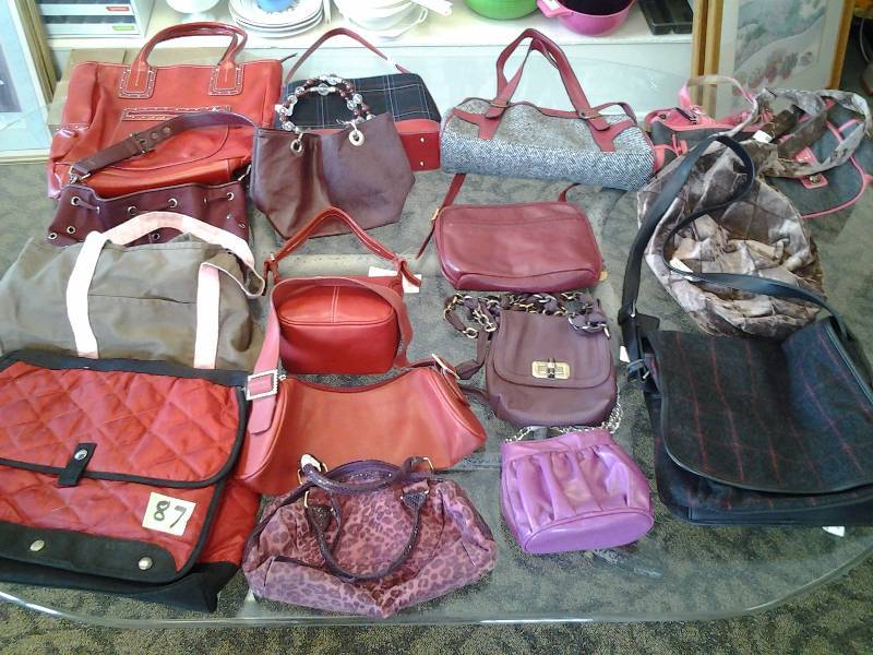 16 Purses (RedsPink)