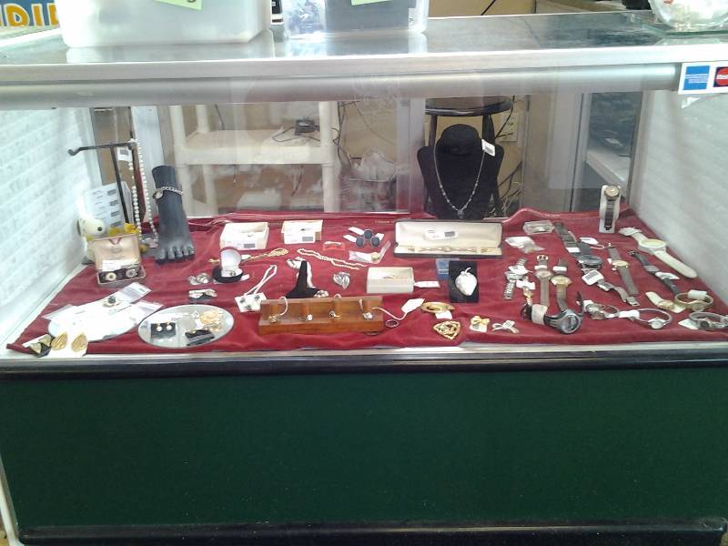 Jewelry, Watches, Mirrors, Displays & Stands In Display Case