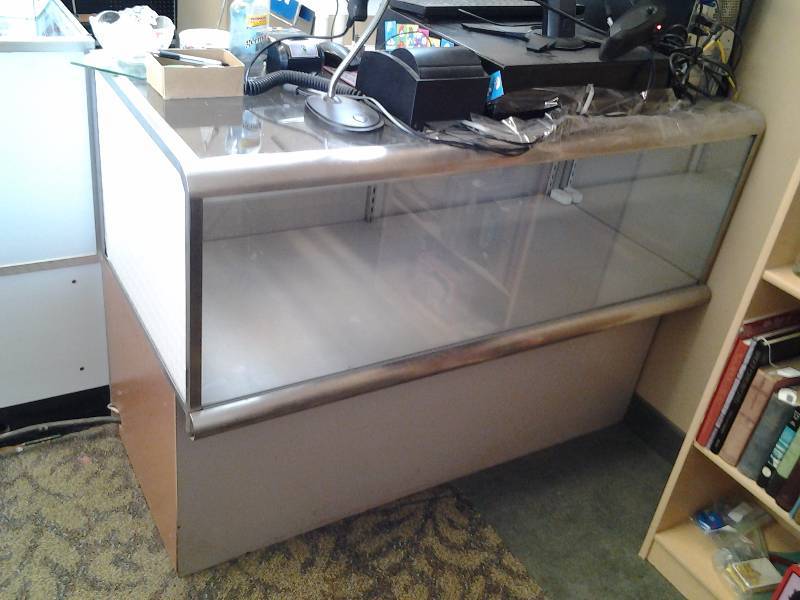 Lighted Display Case 48x22x35 (Bring Help To Load)
