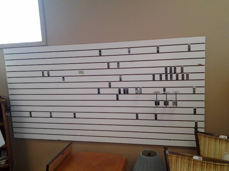 4x8 Slat Wall With 40 PegsHooks