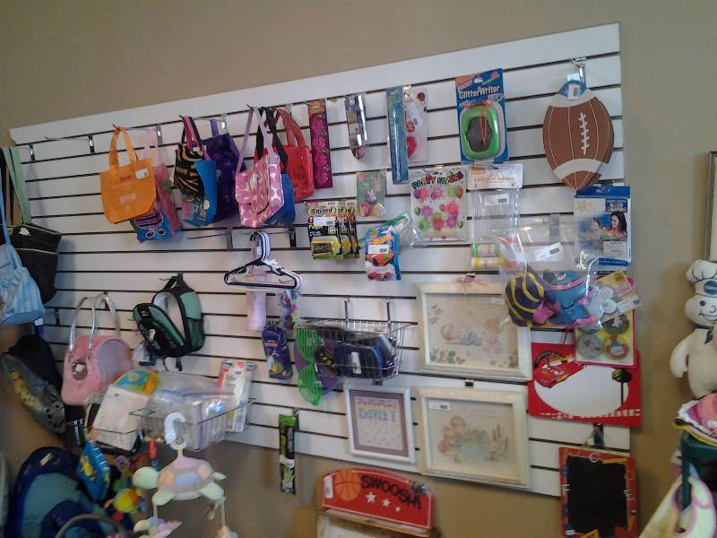 4x8 Slat Wall With 35 Pegs & 2 Baskets (Bring Tools)